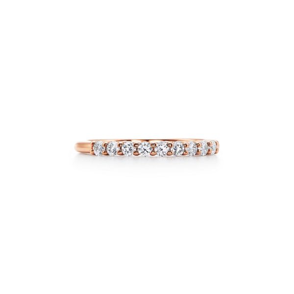 Anneau Tiffany Embrace en or rose 18 carats et diamants Largeur: 2