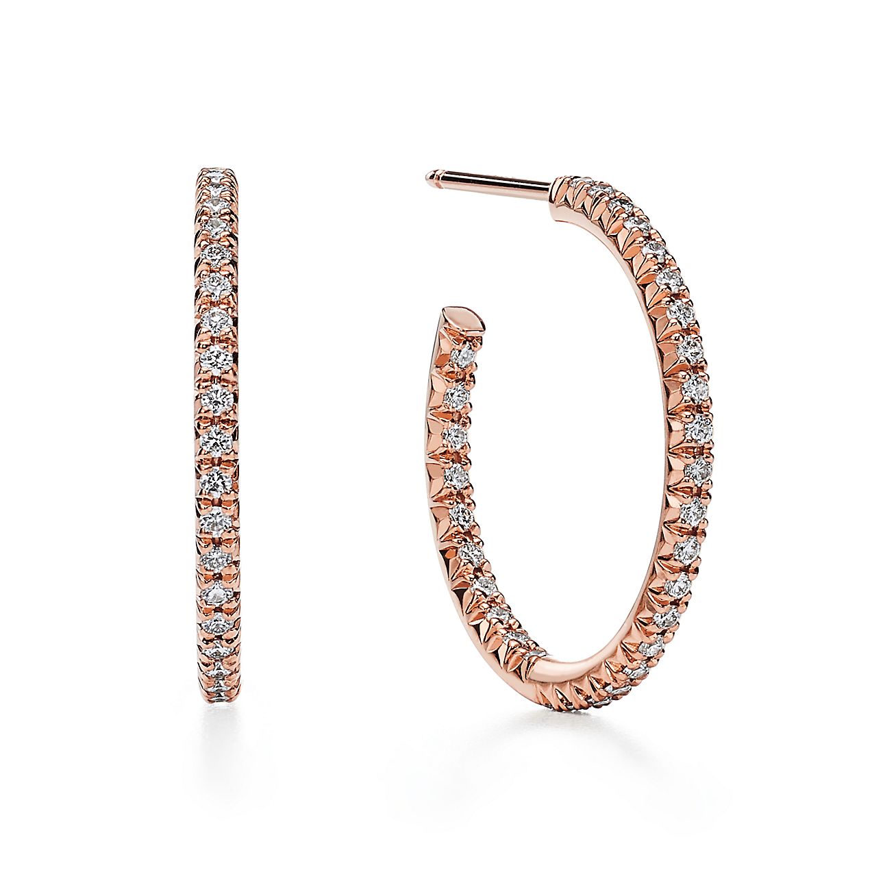 Boucles d'oreilles créoles Tiffany Metro en or rose 18 cts et diamants Medium Tiffany & Co.