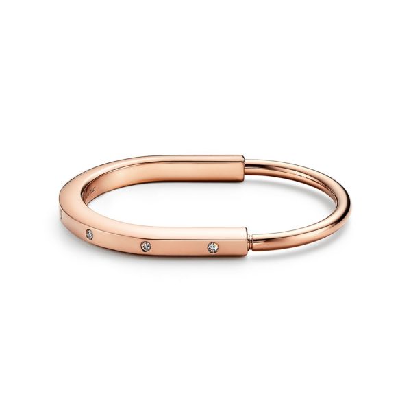 Bracelet jonc Tiffany Lock en or rose accentué de diamants – Size Medium Tiffany & Co.