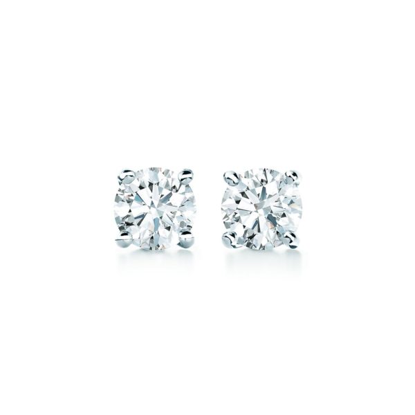 Clous d’oreilles ornés d’un diamant solitaire Tiffany, en platine 950 mil – Size 0.31 Tiffany & Co.