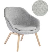 About A Lounge Chair Low AAL 83 - Hallingdal 110- beige / gris clair - chêne savonné - Hay