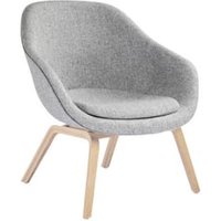 About A Lounge Chair Low AAL 83 - Hallingdal 130 - gris moucheté - chêne savonné - Hay