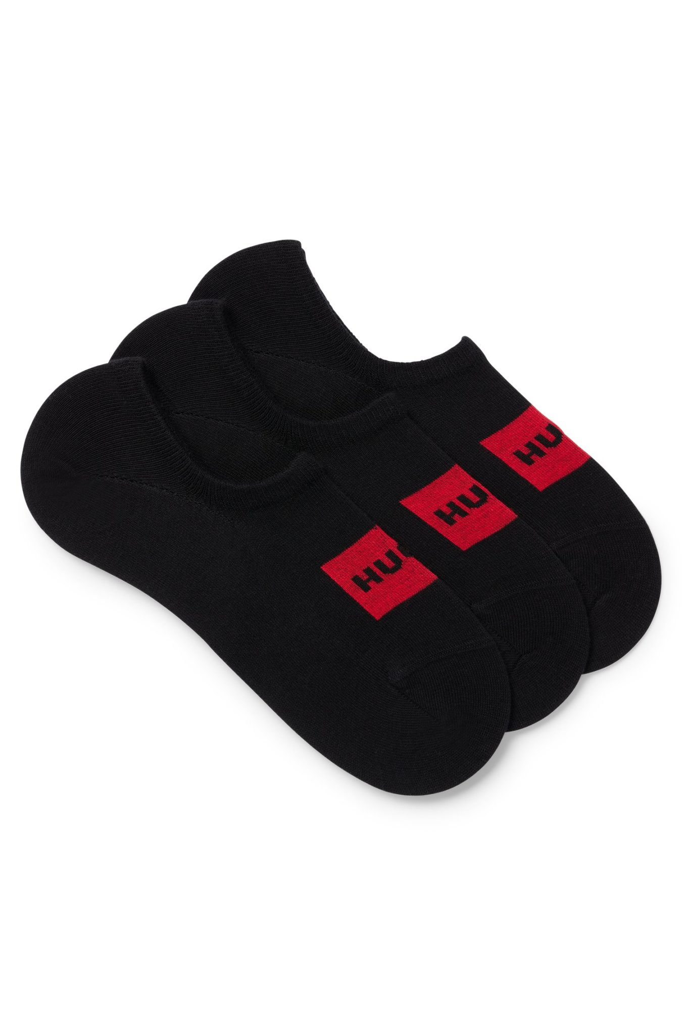 Hugo Boss Lot de trois paires de chaussettes invisibles à motif étiquette logo rouge