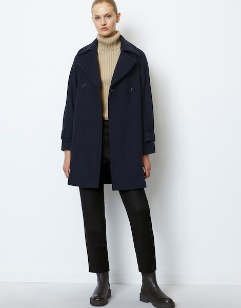 Trench-coat court