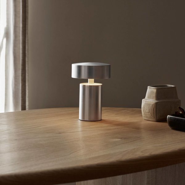 Audo Copenhagen Audo Column lampe de table batterie, IP44, alu Audo Copenhagen