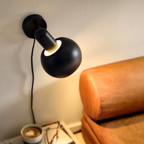 FRANDSEN BF20 applique avec prise noir mat Frandsen