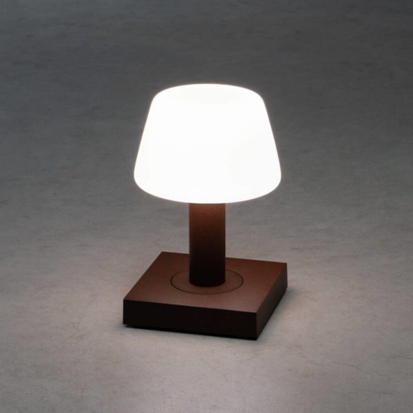 Konstsmide Lampe table LED Monaco, batterie, brun rouille Konstsmide