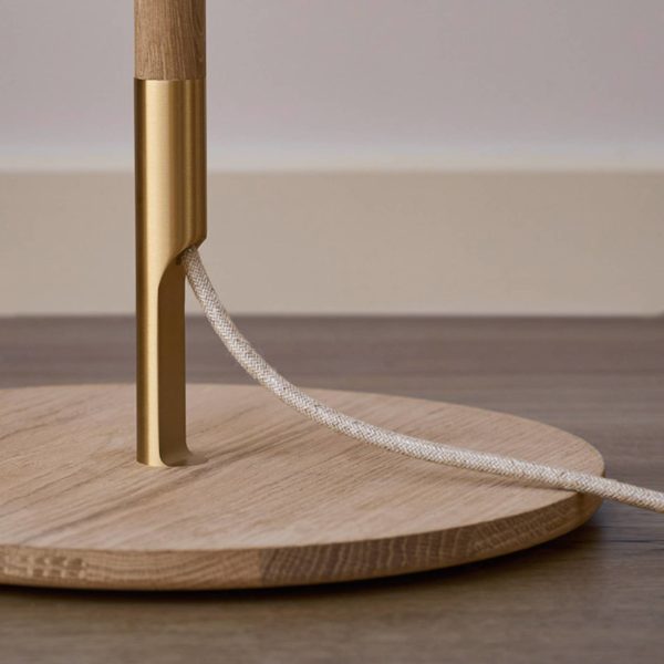 LE KLINT The Bouquet lampe sur pied avec abat-jour en papier Le Klint