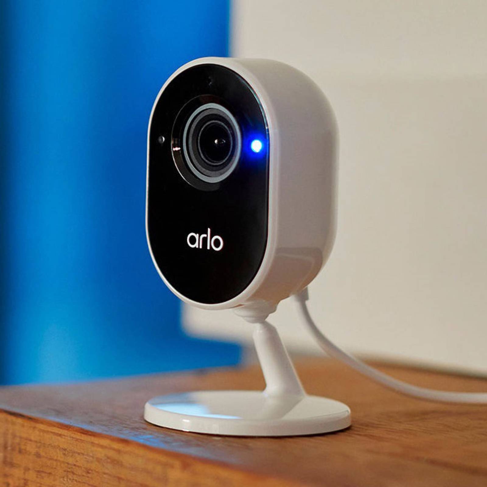 Arlo Essential Indoor caméra surveillance