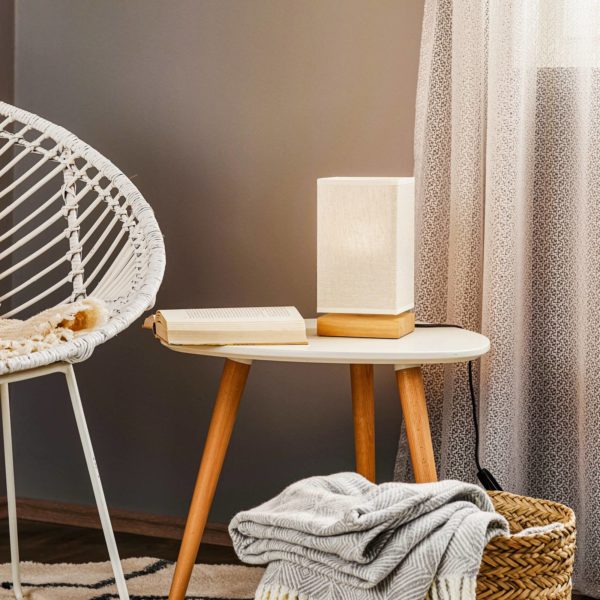 BRITOP Lampe à poser Canvas, chêne, angulaire, crème BRITOP