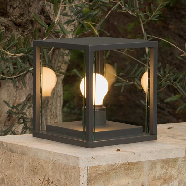 FARO BARCELONA Potelet Nala en forme de dé en gris foncé FARO BARCELONA