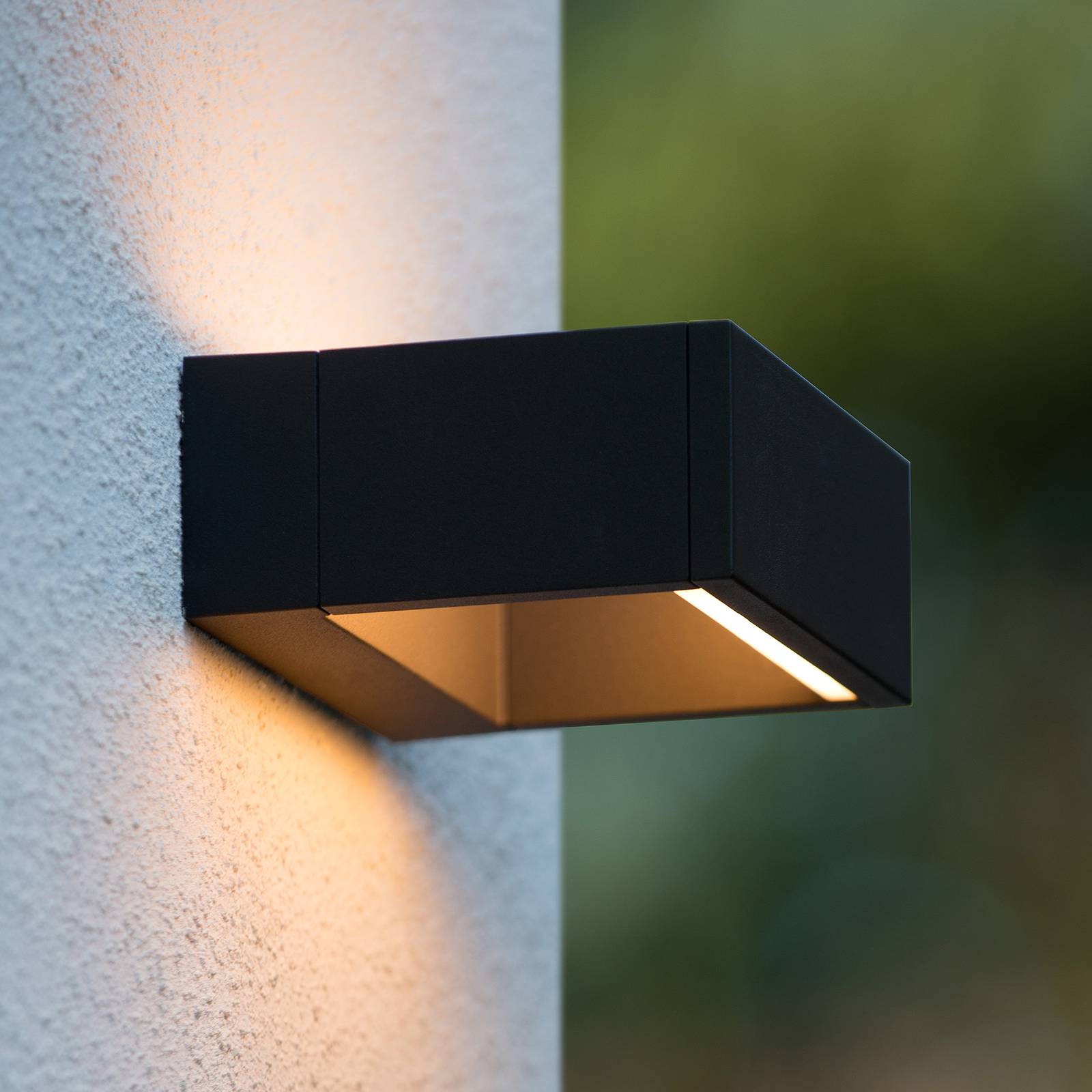 Lucide Goa - applique d'extérieur LED anguleuse en noir Lucide