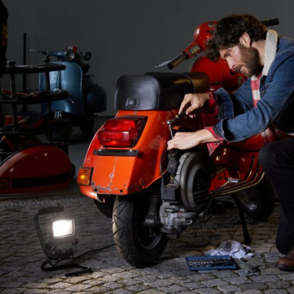 LEDVANCE Worklight S-Stand Projecteur de chantier LED 30 W LEDVANCE