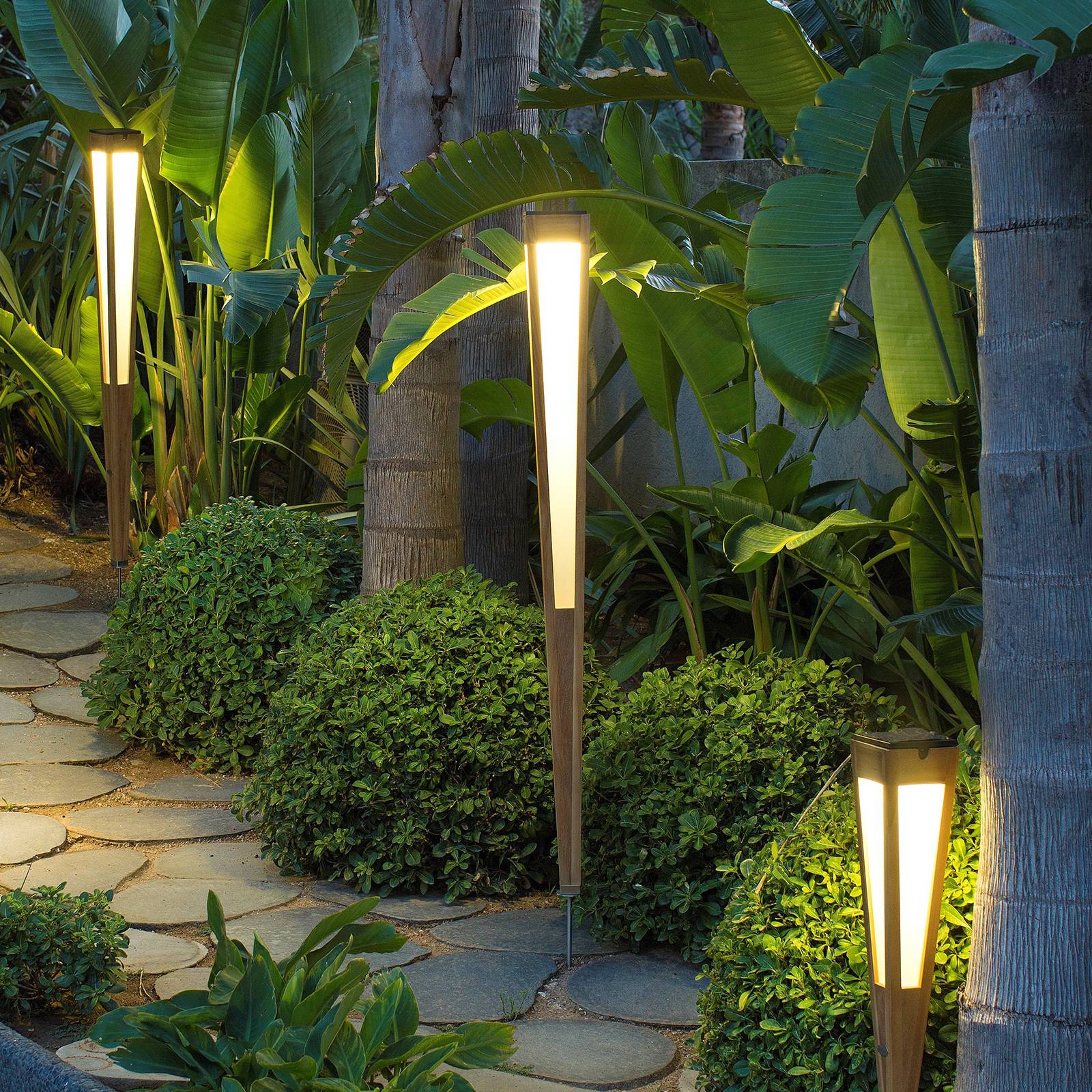 Les Jardins Torche solaire LED Tecka avec capteur 120 cm