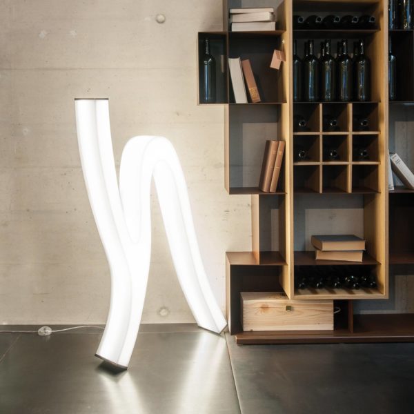 Molto Luce Lash Object lampadaire LED blanc/chromé Molto Luce