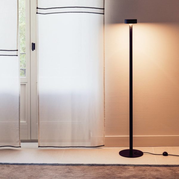 Milan Iluminación Milan Peak Lane lampe sur pied LED noir 130 cm Milan Iluminación