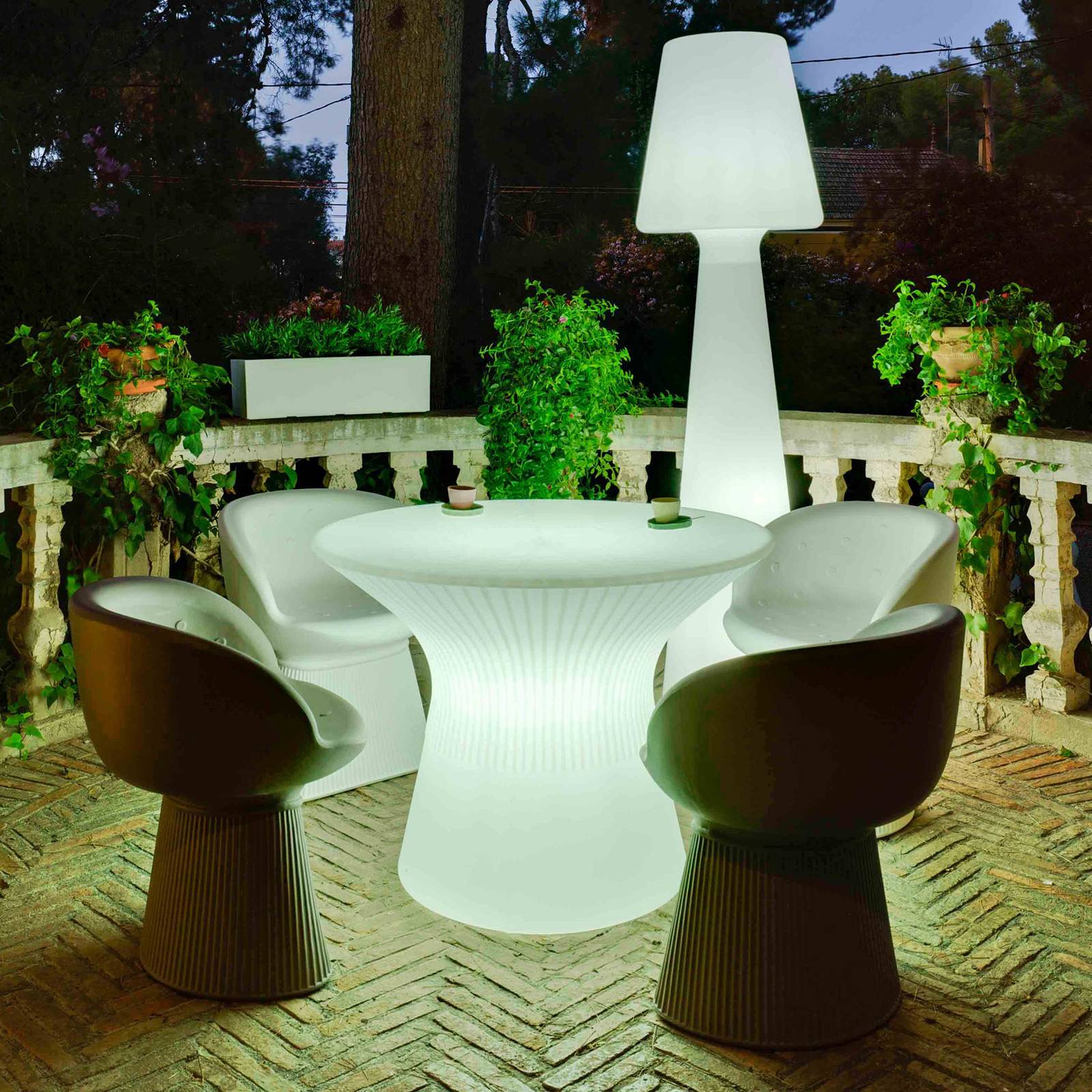 Newgarden Capri LED Table