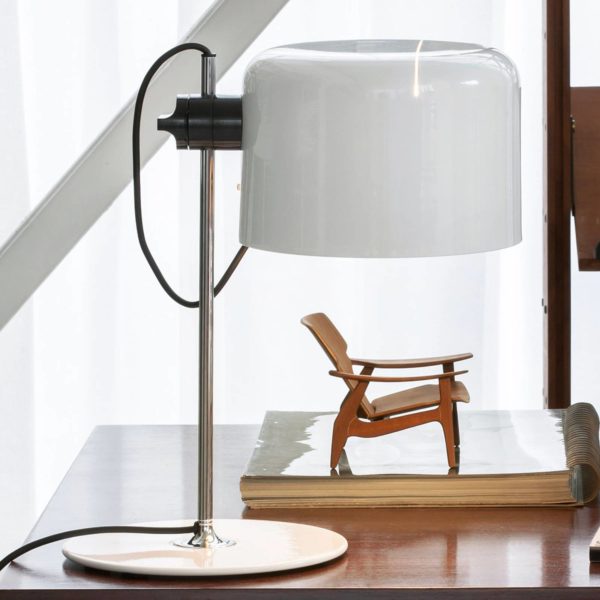 Oluce Coupé - lampe à poser design intemporelle blanche Oluce