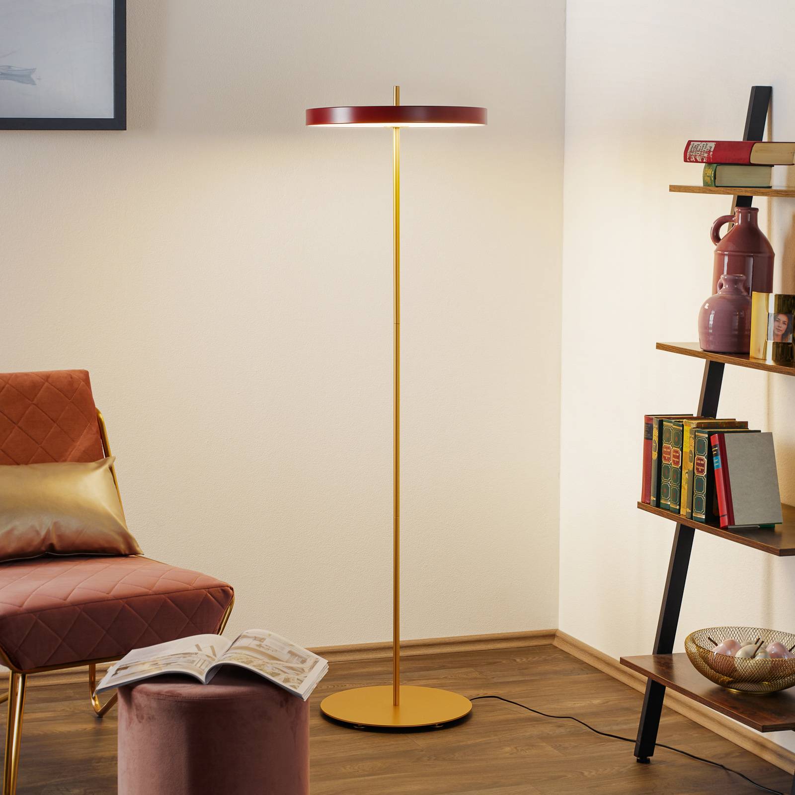 UMAGE Asteria Floor lampadaire LED rouge rubis UMAGE