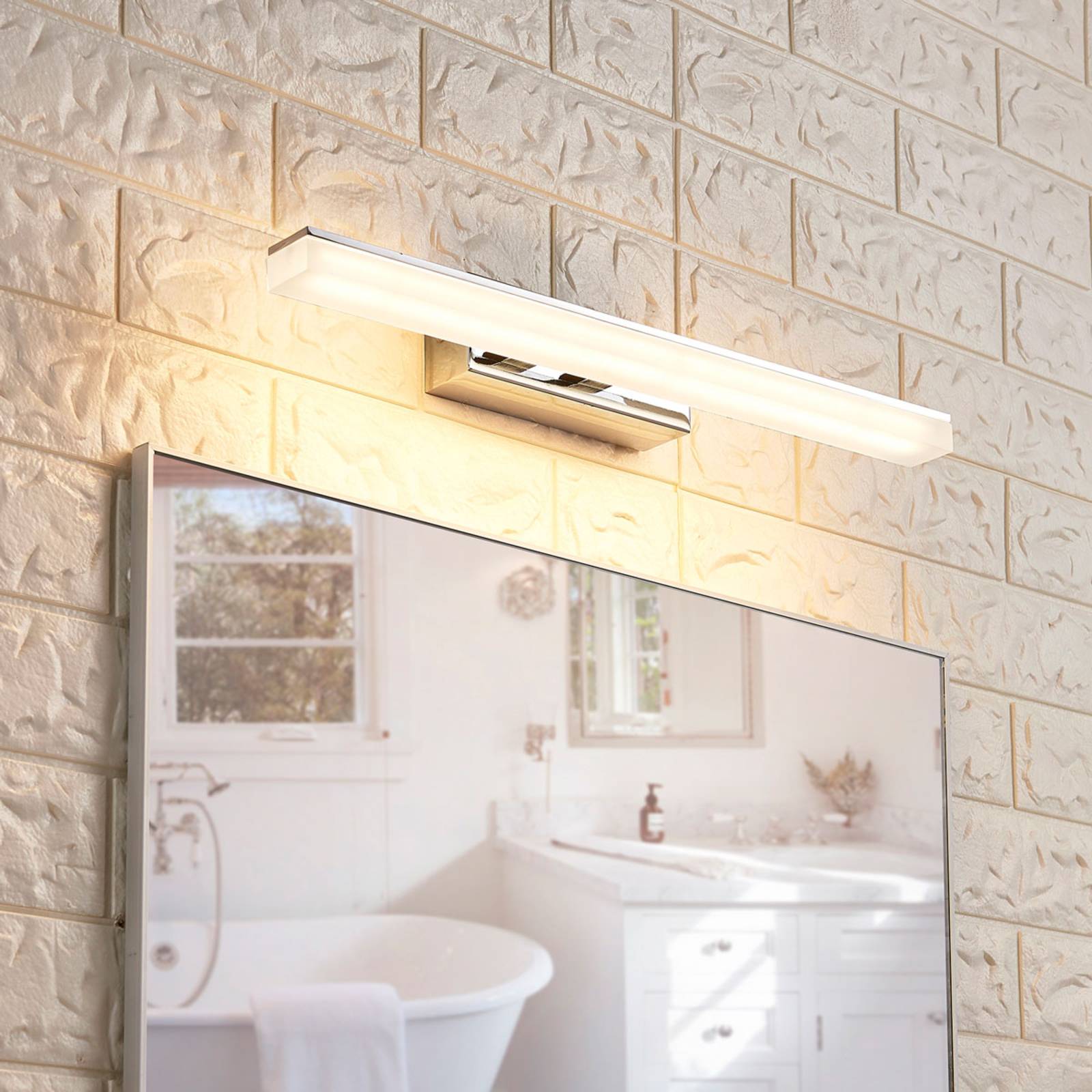 Lucande Applique LED allongée pour salle de bain Julie LUCANDE