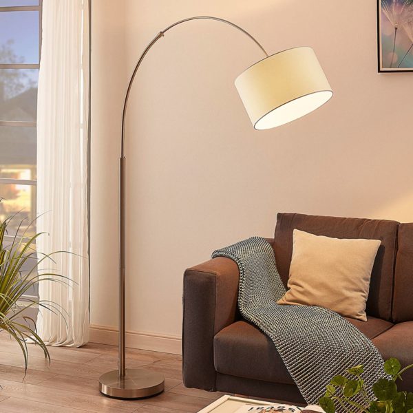 Lindby Lampadaire arqué Railyn