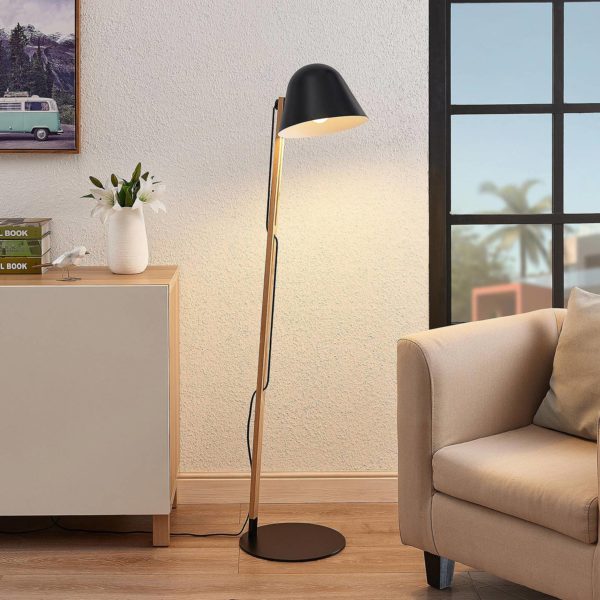 Lindby Tetja lampadaire avec barre en bois