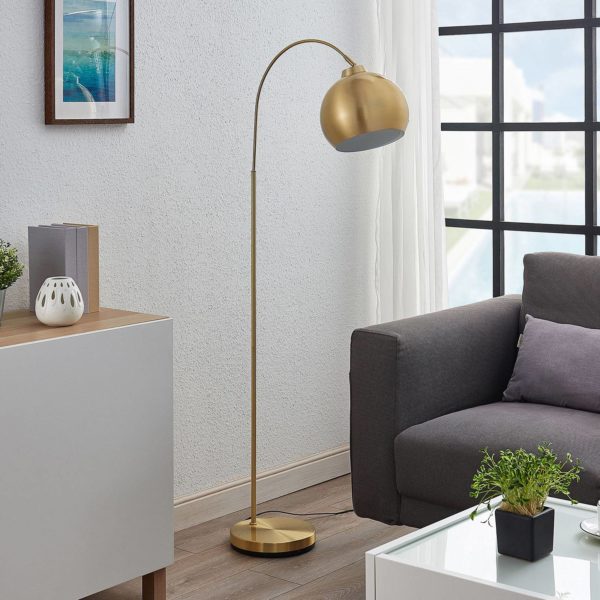Lindby Lampadaire arqué Moisia en laiton LINDBY