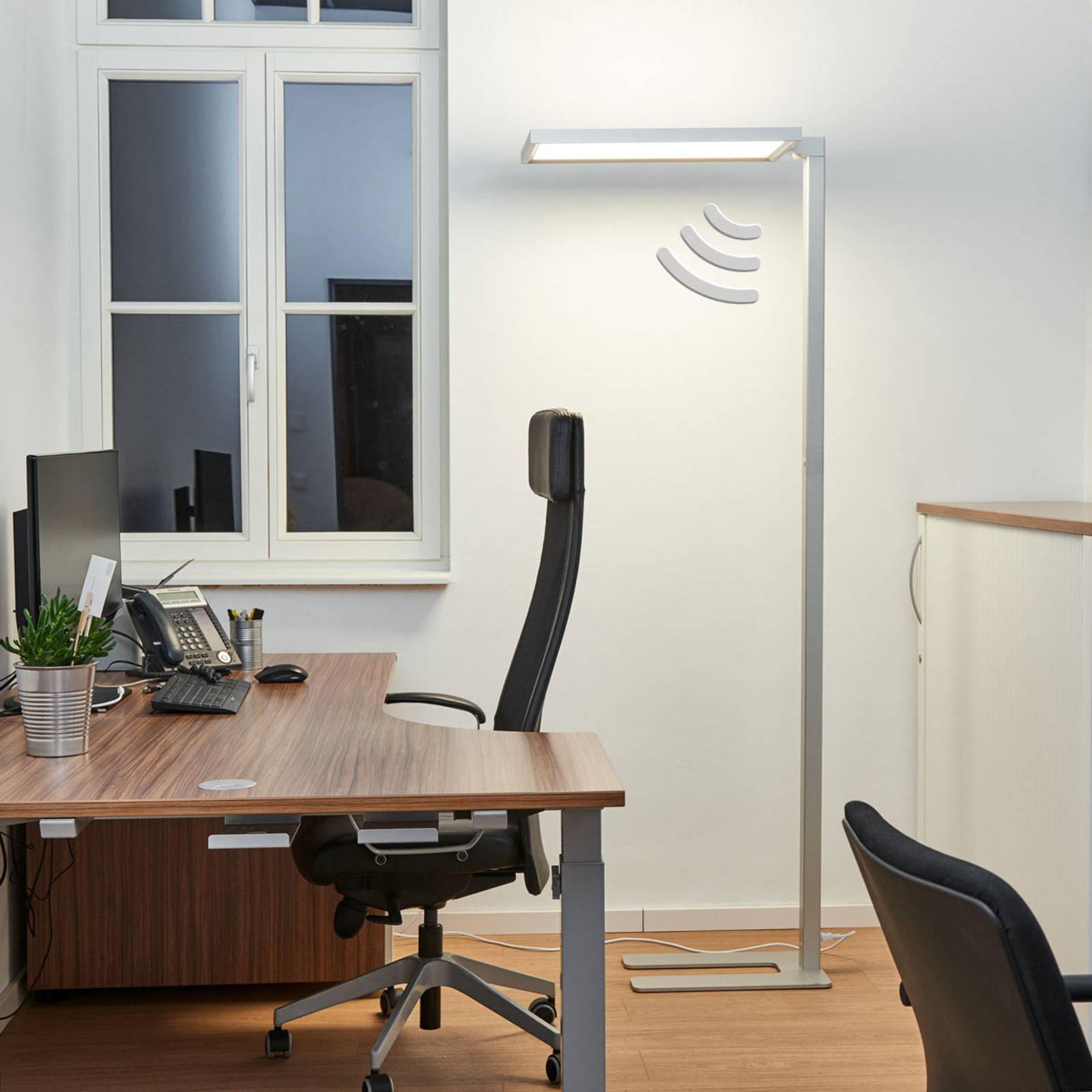 Arcchio Lampadaire LED argenté pour bureau Dorean Arcchio