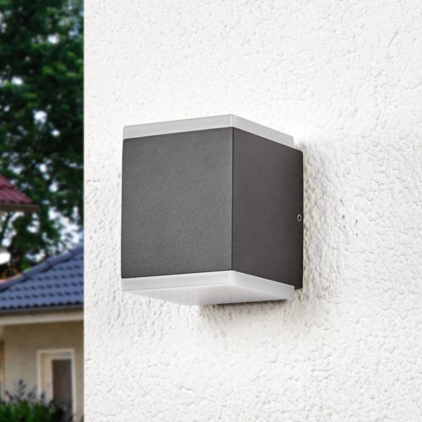 Lucande Applique murale ext. Sarah à LED et diffuseur LUCANDE