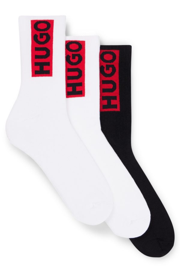 Hugo Boss Lot de trois paires de chaussettes basses avec étiquette logo rouge