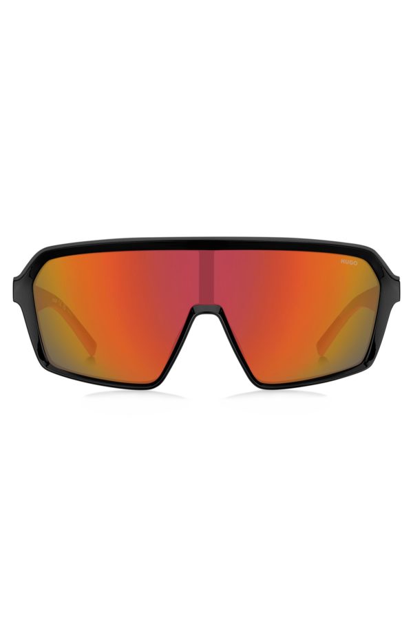 Hugo Boss Lunettes de soleil style masque avec verres teintés rouges