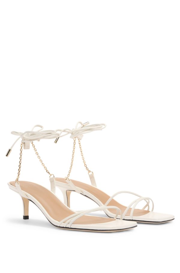 Hugo Boss Sandales en cuir avec chaîne dorée