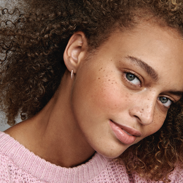 Boucles d’Oreilles Créoles Cœur Pavé – Pandora