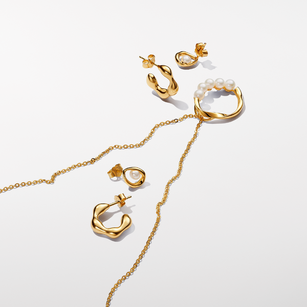 Clous d’Oreilles Ovale de Forme Organique & Perle de Culture d’Eau Douce Traitée – Pandora