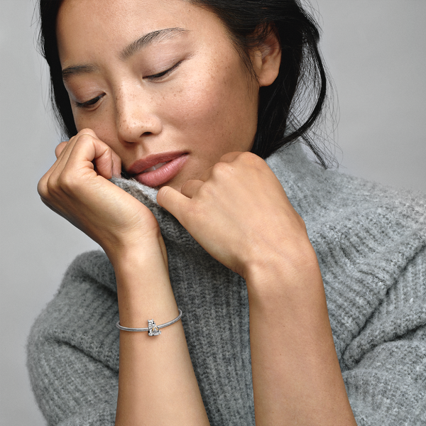 Charm Winnie l’Ourson Disney 100e anniversaire avec diamant de synthèse – Pandora